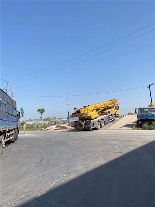 攀枝花市25吨吊车的租赁价格大概是多少？