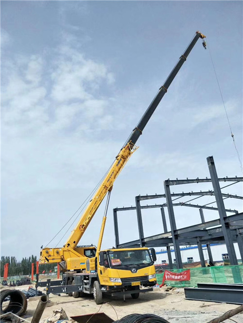 攀枝花市超高层建筑钢结构吊装案例